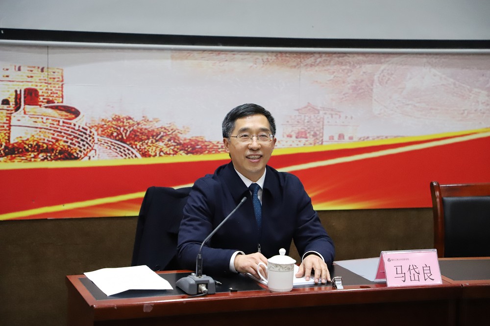 重庆市委宣传部副部长市文明办主任马岱良莅临我校开展领导干部上讲台