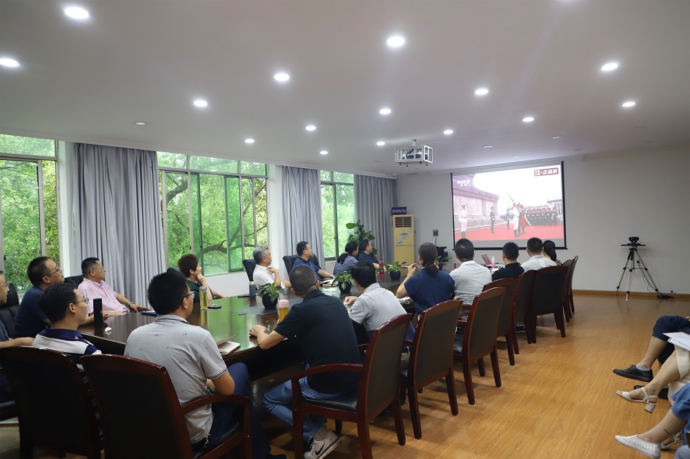 我校组织师生集中收看庆祝中国共产党成立100周年大会直播
