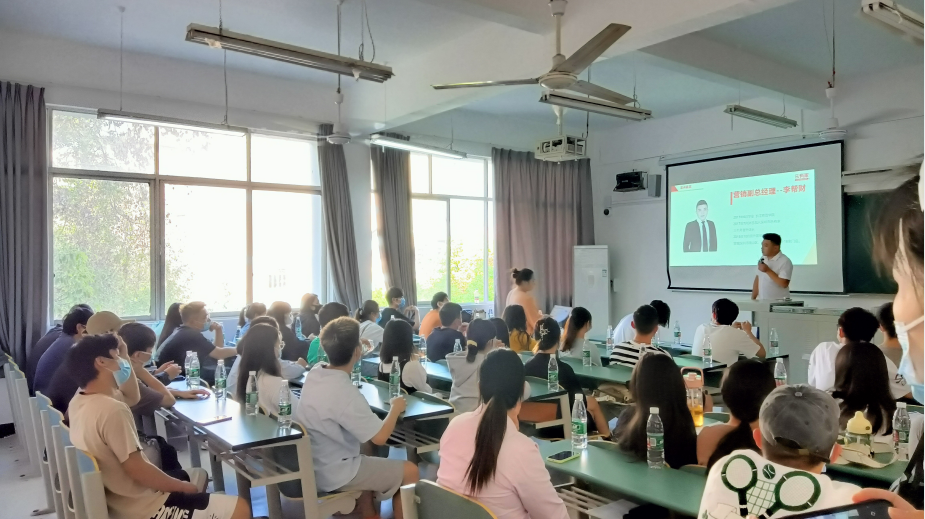 金融学院顺利开展“榜样力量——学长学姐说就业”经验交流会