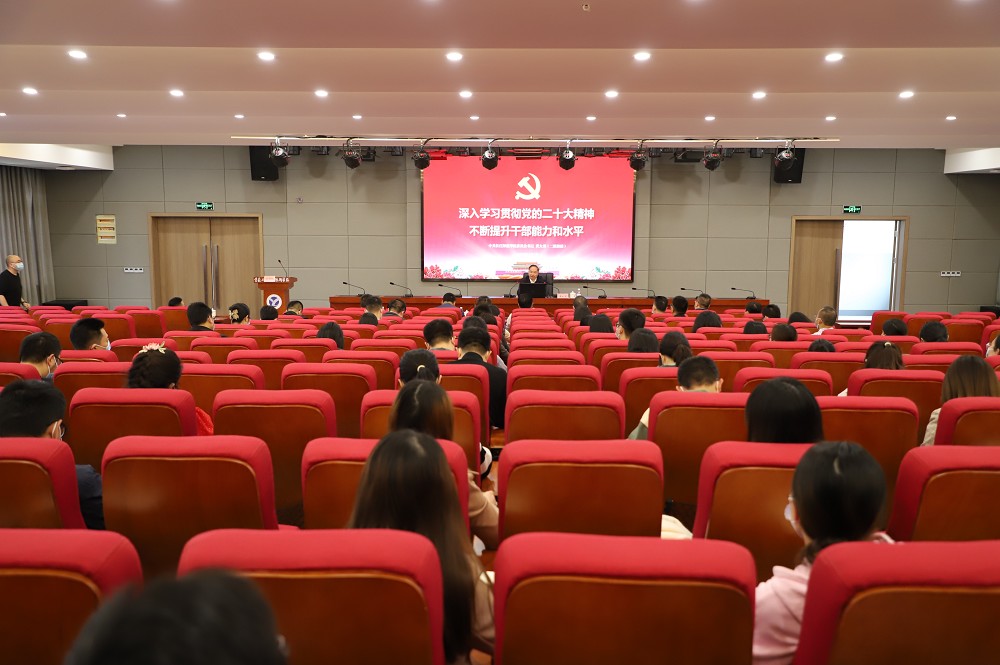 学校邀请长江师范学院党委书记黄大勇教授来校作专题讲座