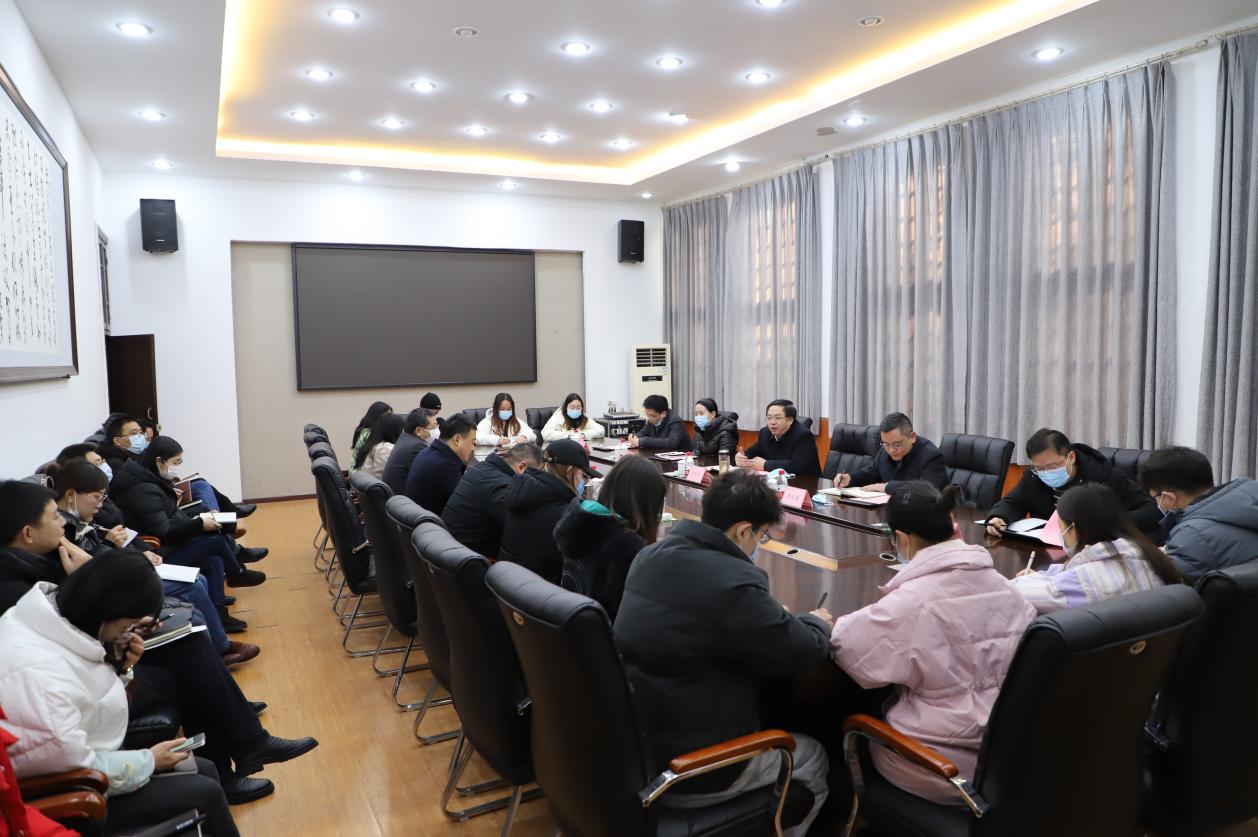市委网信办主任文天平一行莅临学校调研并与师生座谈