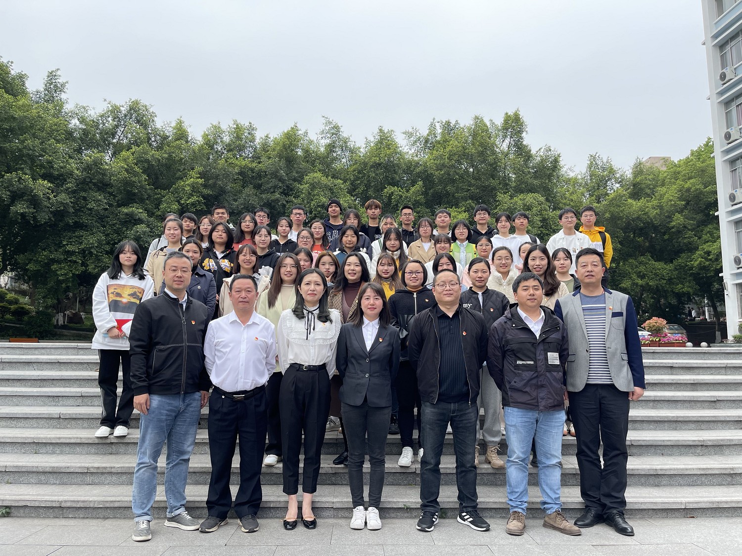 “导师领航”工程助推样板支部建设提质增效——软件工程学院导师聘用仪式顺利举行