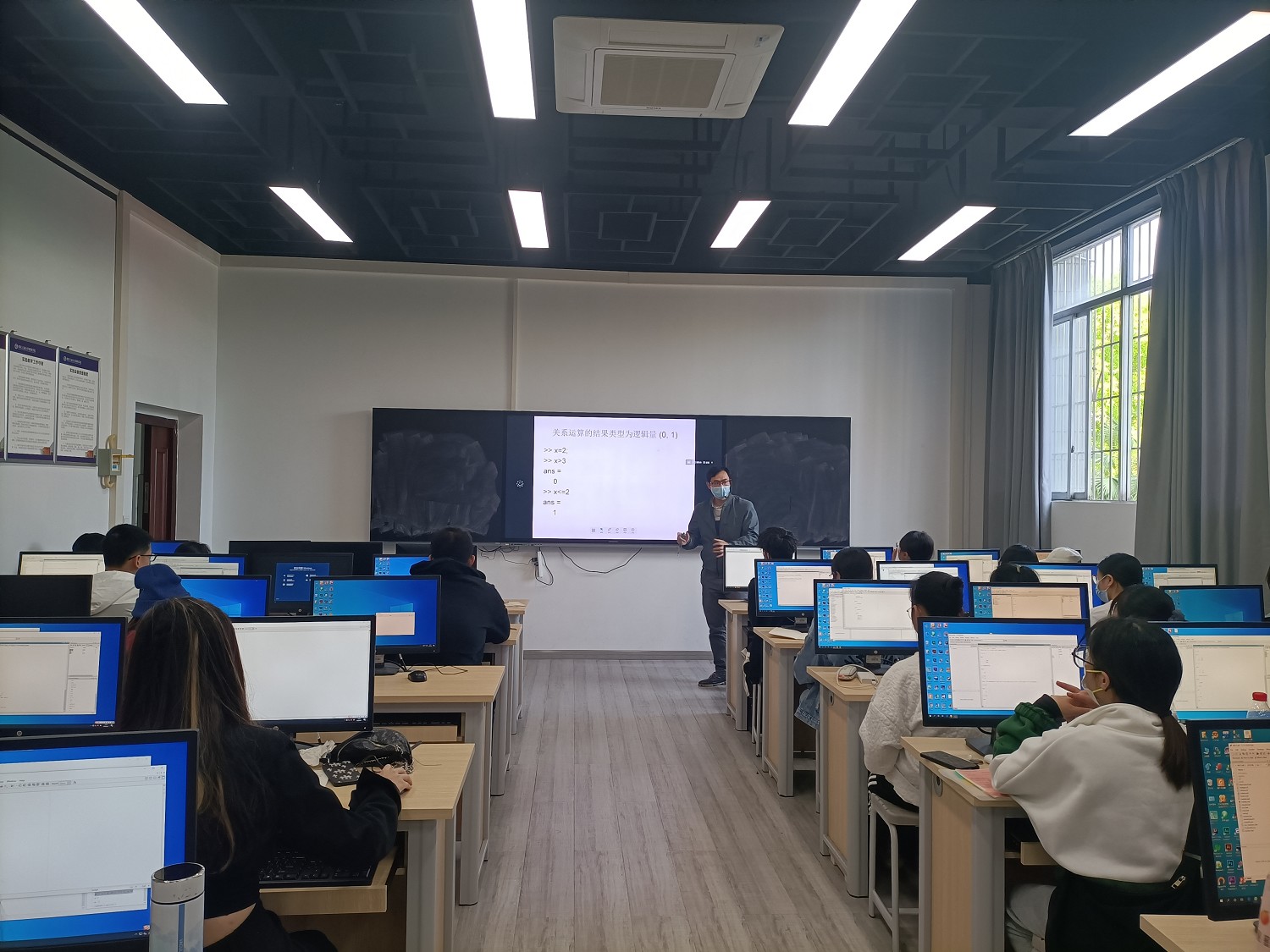 软件工程学院启动青年教师“强师计划”——第一堂教学示范课成功举行