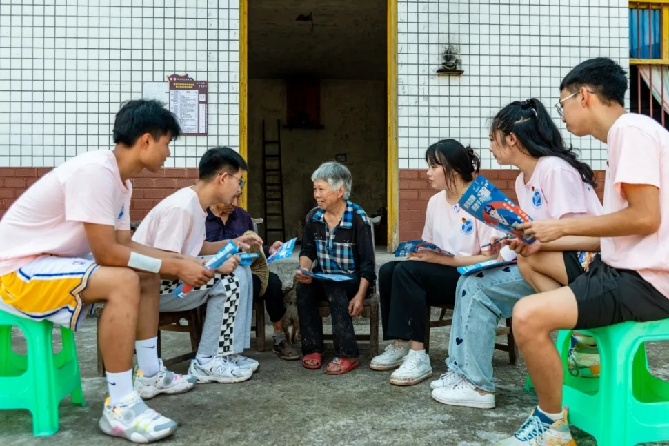 三下乡 | 重庆工商大学派斯学院“兴业兴城·青筑青莲”发展成就观察团开展入户走访调研暨防诈骗宣讲活动
