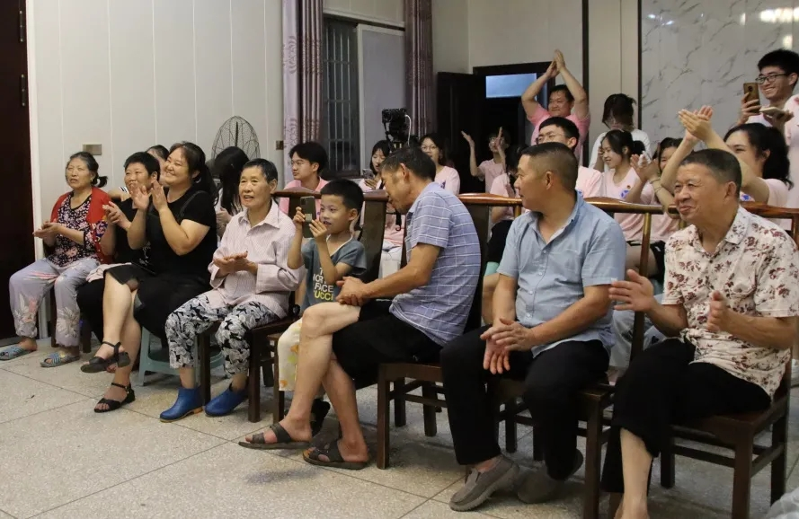 三下乡 | 重庆工商大学派斯学院“兴业兴城·青筑青莲”发展成就观察团于奉节县青莲镇金凤村开展文艺汇演