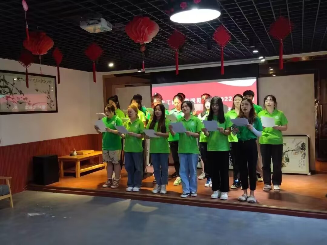 重庆工商大学派斯学院成功举办“宣时代新声 讲时代新论”的文艺汇演