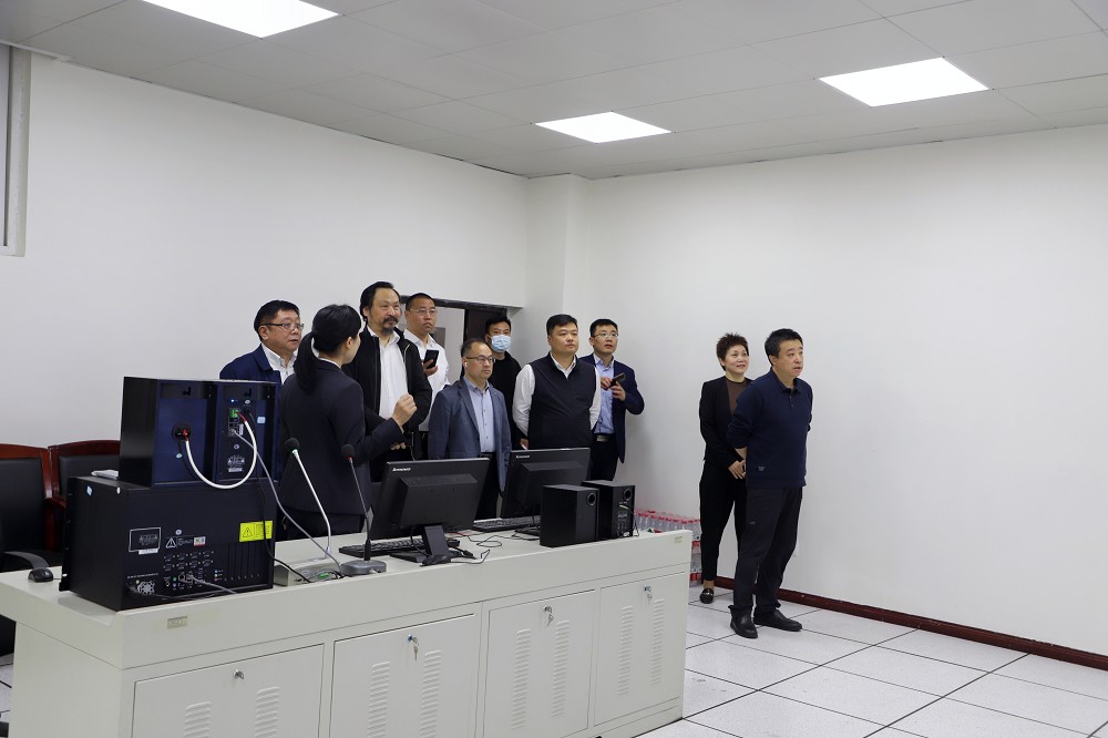 中国移动通信联合会与中金投资集团考察组莅临学校考察指导工作