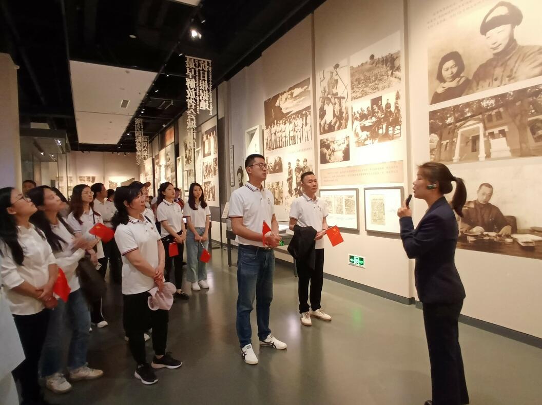 管理学院党总支教工支部开展“探寻红色踪迹，传承革命精神”主题党日活动