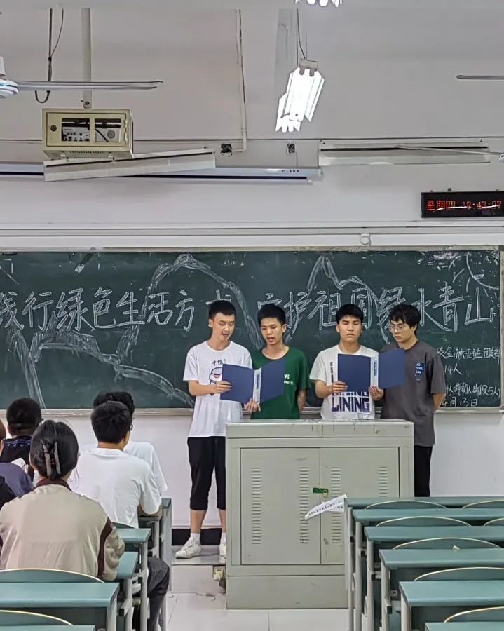 重庆工商大学派斯学院四月团组织生活集锦