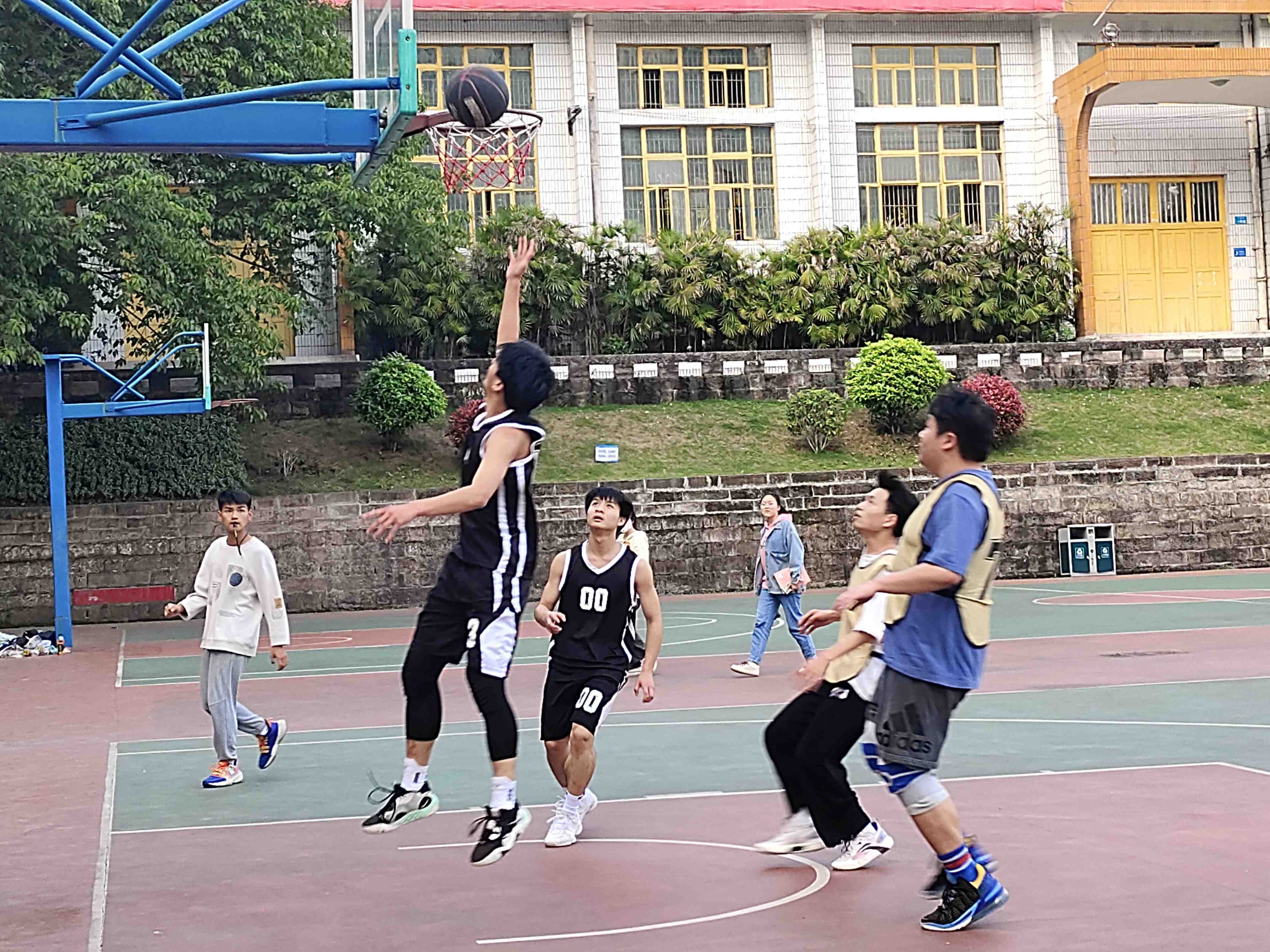 以篮之名，彰显班级风采——阳光体育系列活动之第六届“软院杯”篮球赛圆满落幕
