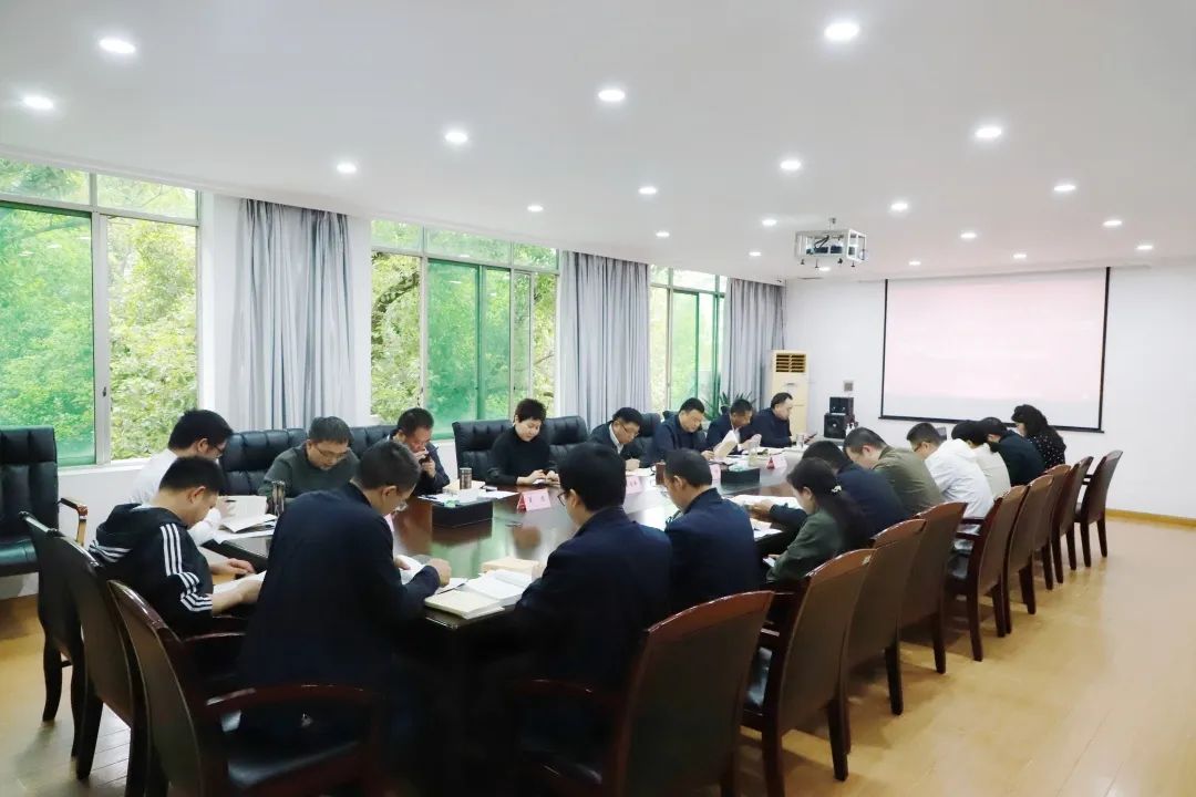 【主题教育】学校开展学习贯彻习近平新时代中国特色社会主义思想主题教育读书班第三次集中学习研讨